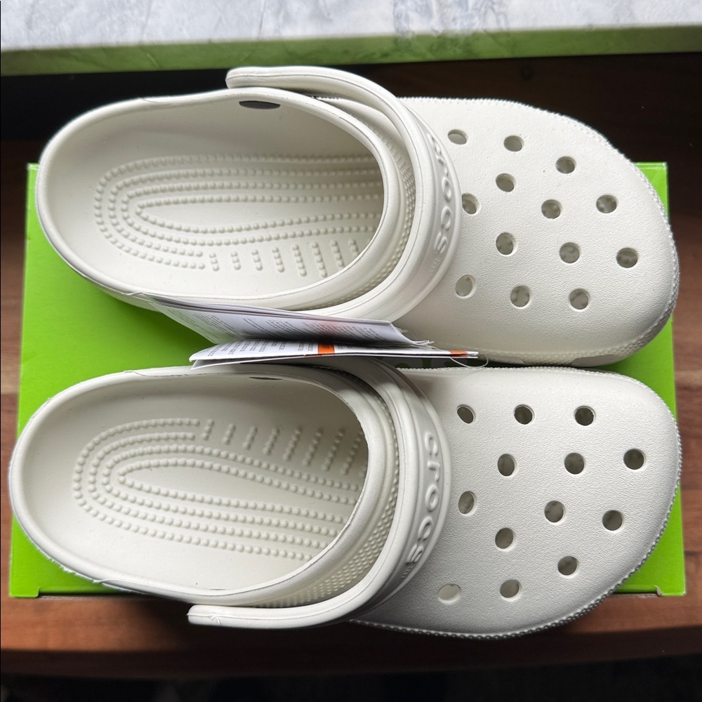 Crocs - Picture 4 of 5